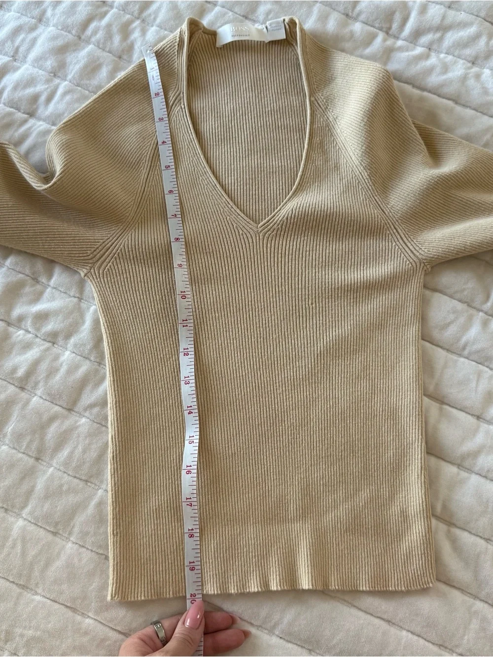 BOSS ivory ribbed V-neck sweater top size XS minimalist capsule wardrobe